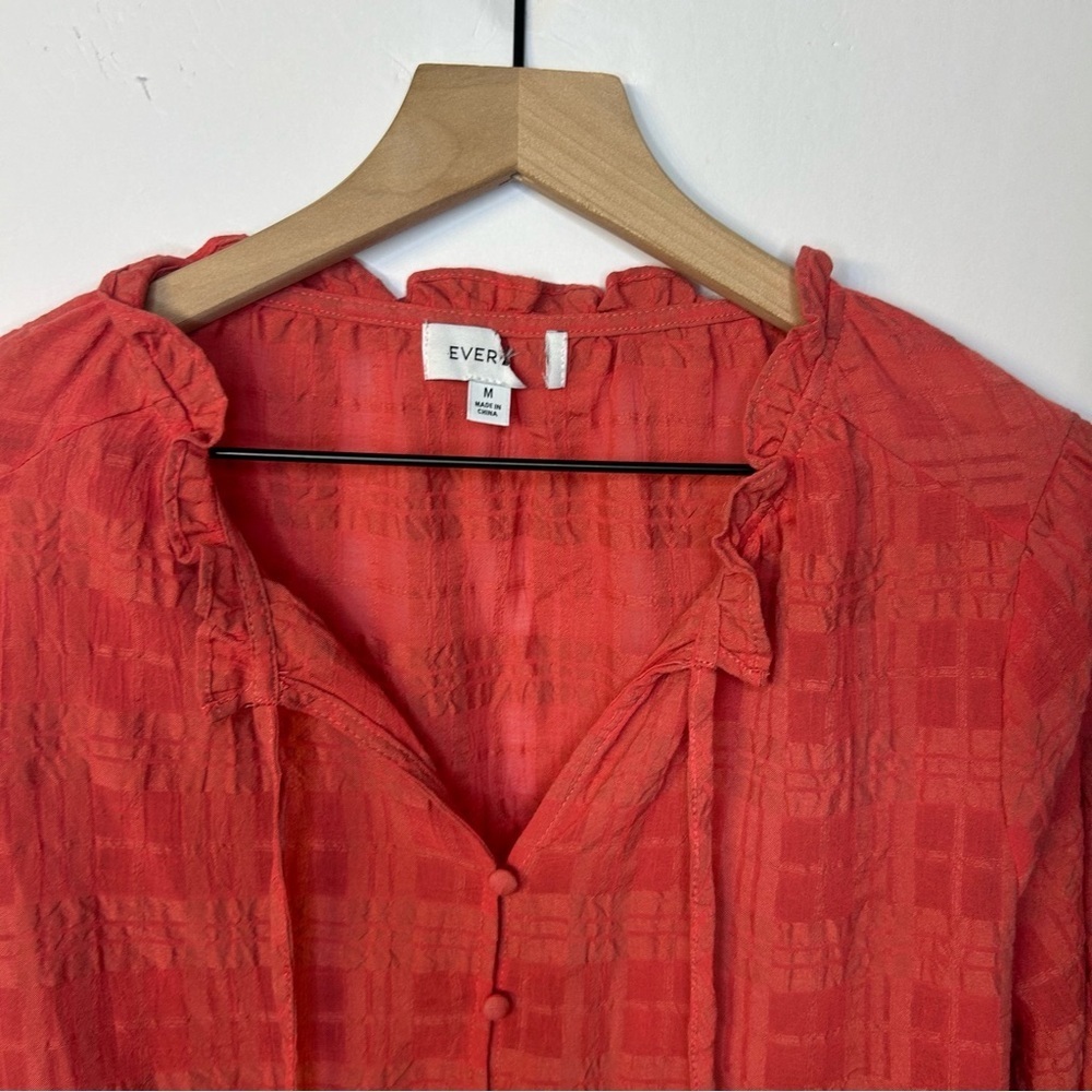 *NWOT* Evereve Peplum Crinkle Blouse in Mineral Red, Size Medium - Picture 4 of 11